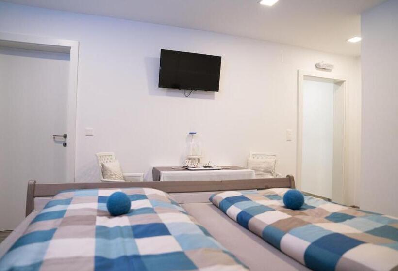 Четырехместный Номер Deluxe, Pension & Restaurant La Amalia