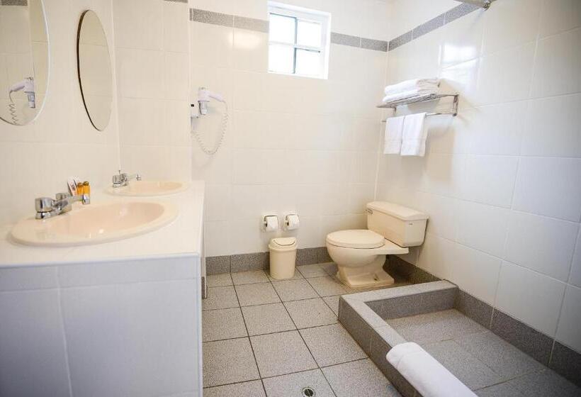 스탠다드 룸 킹사이즈 침대, Raymi