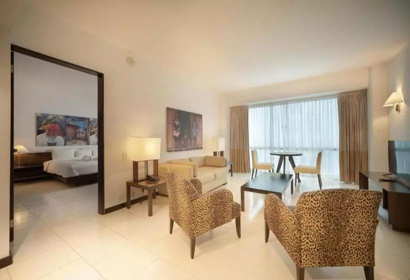 سوئیت جونیور با تخت بزرگ, Decapolis Hotel Panama City