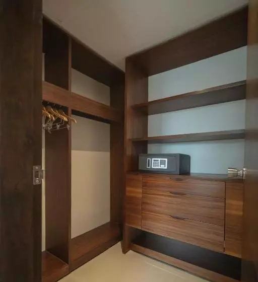 سوئیت جونیور با تخت بزرگ, Decapolis Hotel Panama City