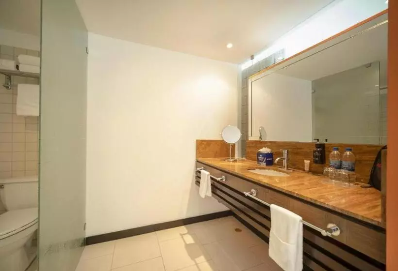 سوییت جونیور با چشم‌انداز دریا, Decapolis Hotel Panama City