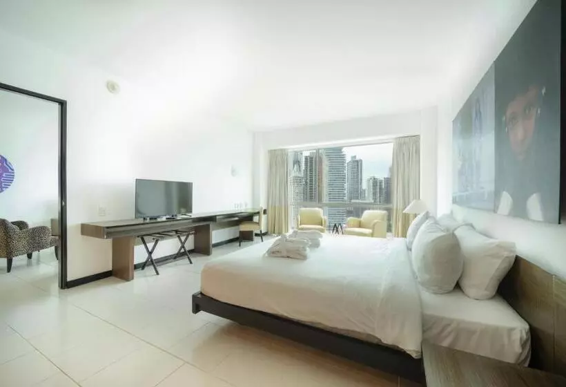 سوییت جونیور با چشم‌انداز دریا, Decapolis Hotel Panama City