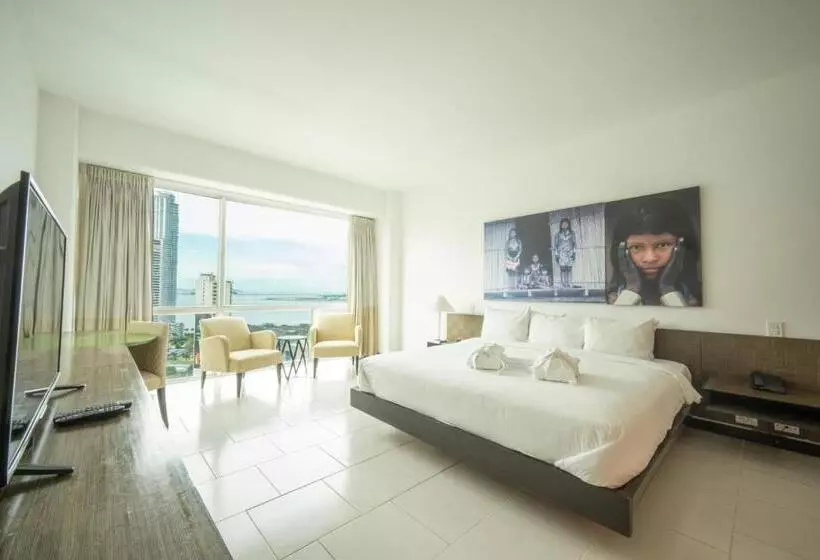 سوییت جونیور با چشم‌انداز دریا, Decapolis Hotel Panama City