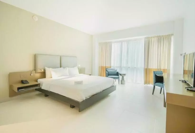 اتاق اجرایی با تخت بزرگ, Decapolis Hotel Panama City