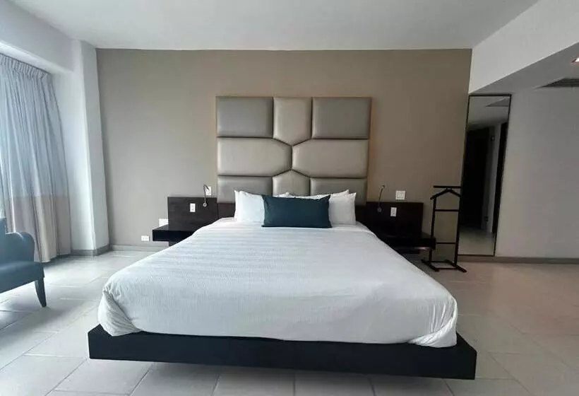 سوییت جونیور اجرایی, Decapolis Hotel Panama City
