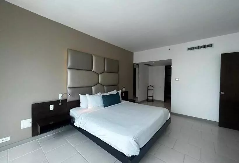 سوییت جونیور اجرایی, Decapolis Hotel Panama City