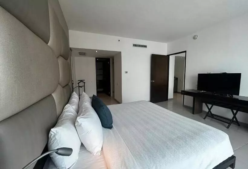 سوییت جونیور اجرایی, Decapolis Hotel Panama City