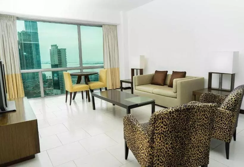 سوییت جونیور با چشم‌انداز دریا, Decapolis Hotel Panama City