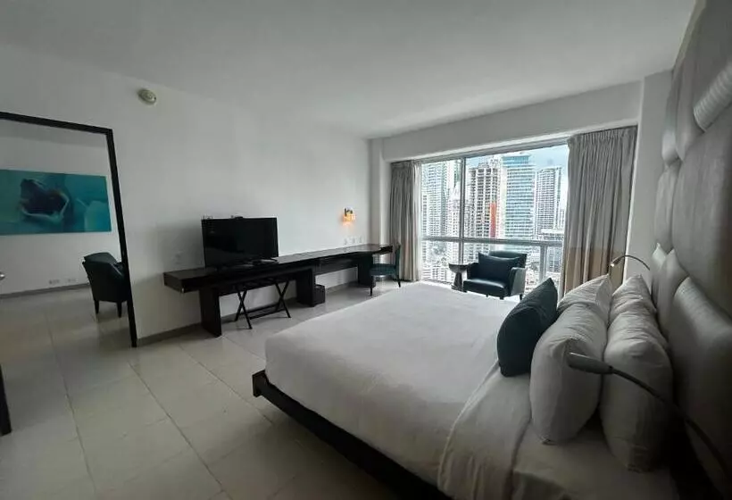 سوییت جونیور اجرایی, Decapolis Hotel Panama City