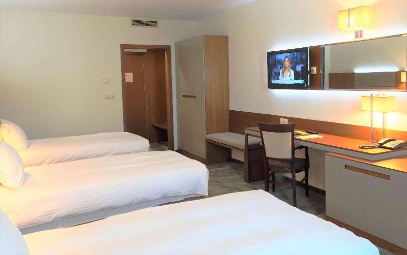 חדר סטנדרט לשלושה, Golden Tulip Varna