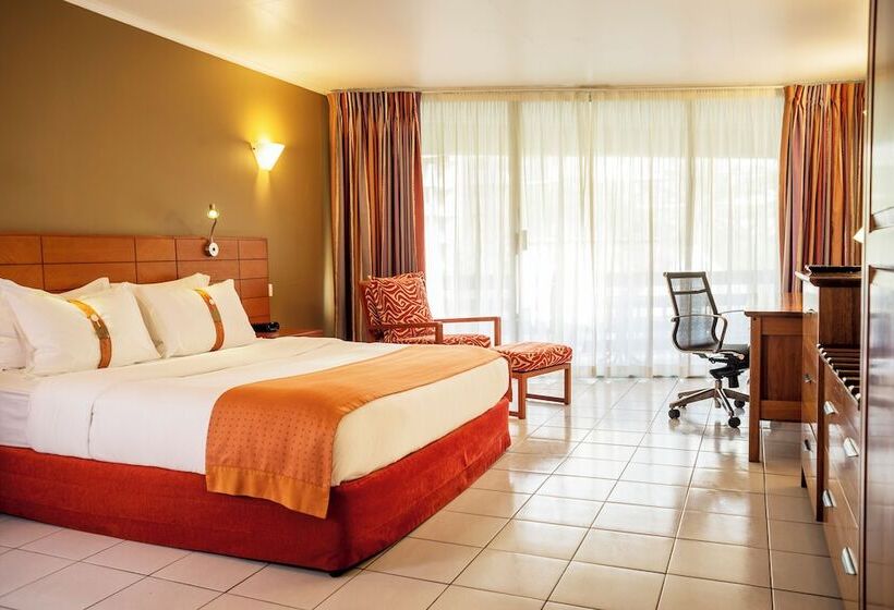 プールビューのプレミアムルーム, Holiday Inn Port Moresby By Ihg