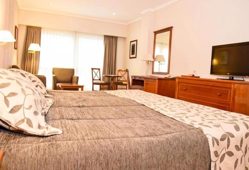 Executiverum King Size Säng, Howard Johnson Rio Ceballos Hotel Y Casino