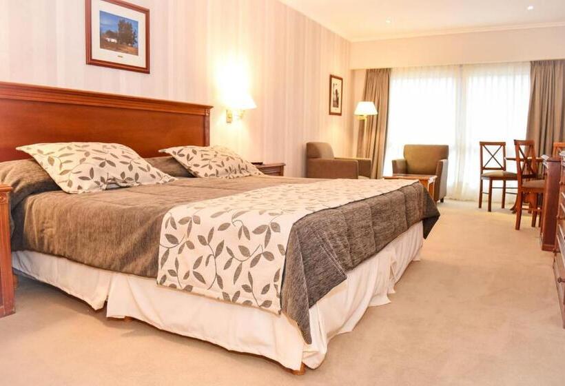 Executiverum King Size Säng, Howard Johnson Rio Ceballos Hotel Y Casino