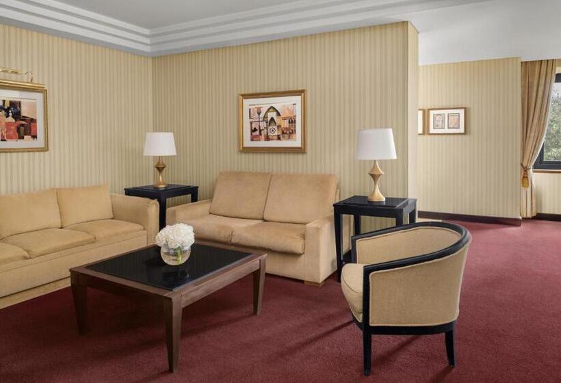 מיטת קינג בסוויטה, Intercontinental Riyadh, An Ihg