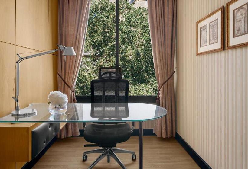 מיטת קינג בסוויטה, Intercontinental Riyadh, An Ihg