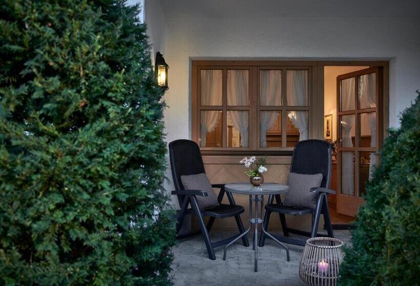 Family Suite, Lisi Family