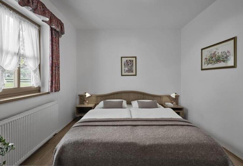 Family Suite, Lisi Family