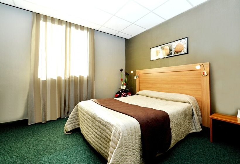 Номер Стандарт, Logis Hôtel Du Midi   Rodez Centre Ville