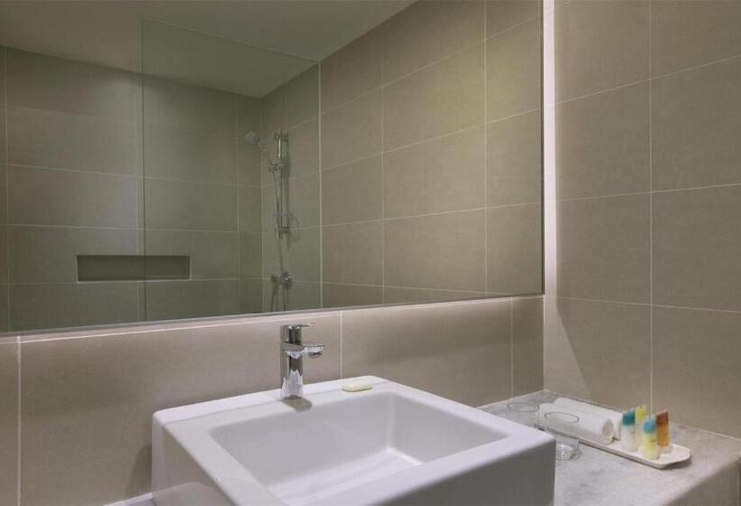اتاق سوپریور با چشم‌انداز دریا, Mercure Penang Beach