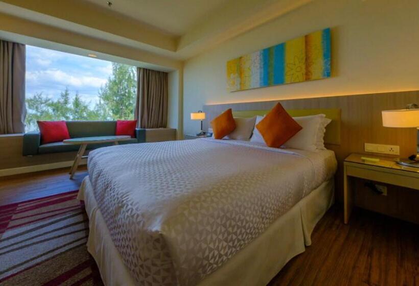 带大床的高级房间, Mercure Penang Beach