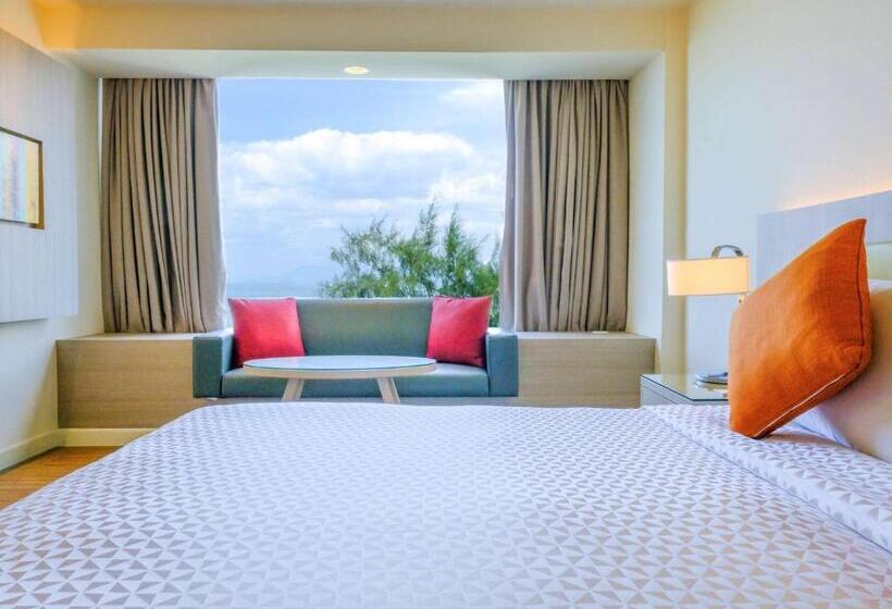 带大床的高级房间, Mercure Penang Beach