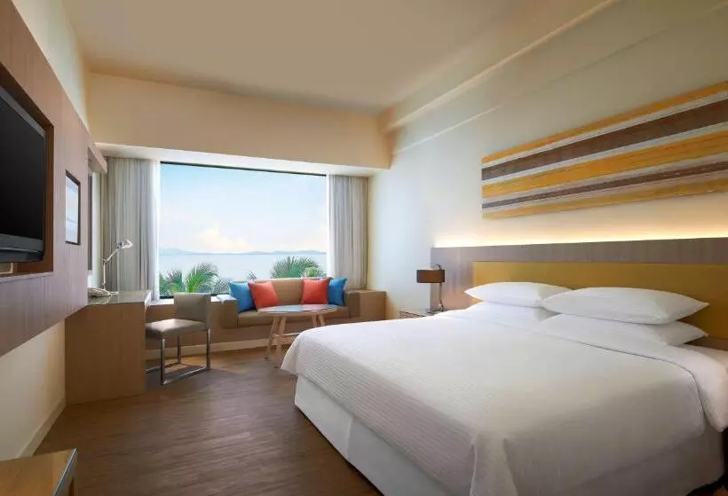 キングサイズベッドのスーペリアルーム, Mercure Penang Beach