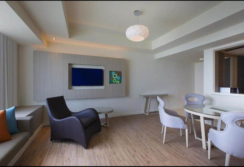 سوییت سوپریور با چشم‌انداز دریا, Mercure Penang Beach