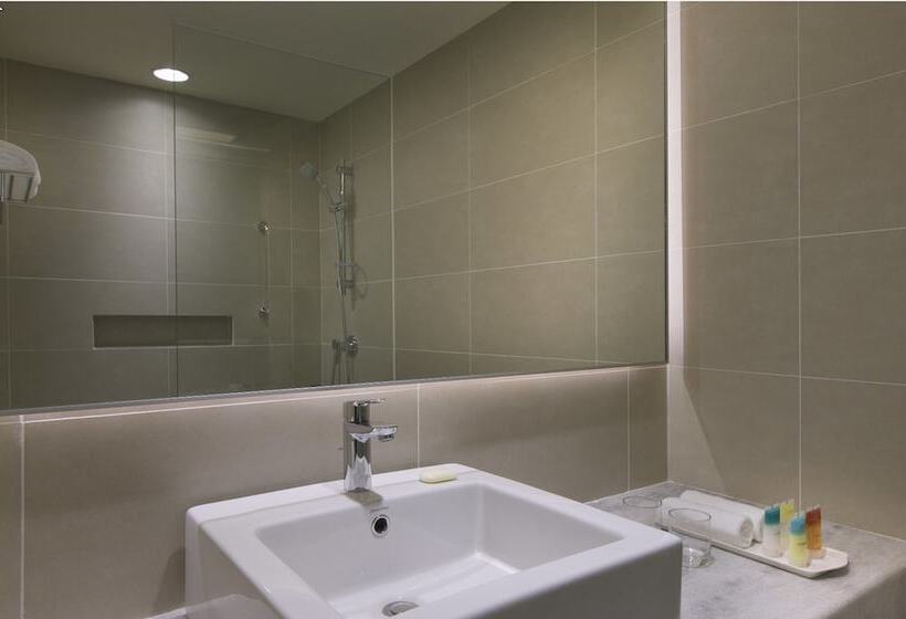 اتاق سوپریور با چشم‌انداز دریا, Mercure Penang Beach