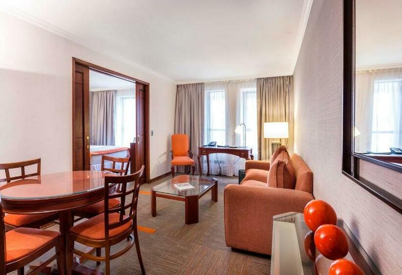 جناح إدارى, Plaza El Bosque Ebro