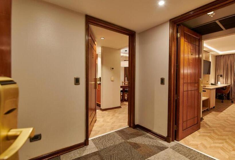 جناح إدارى, Plaza El Bosque Ebro