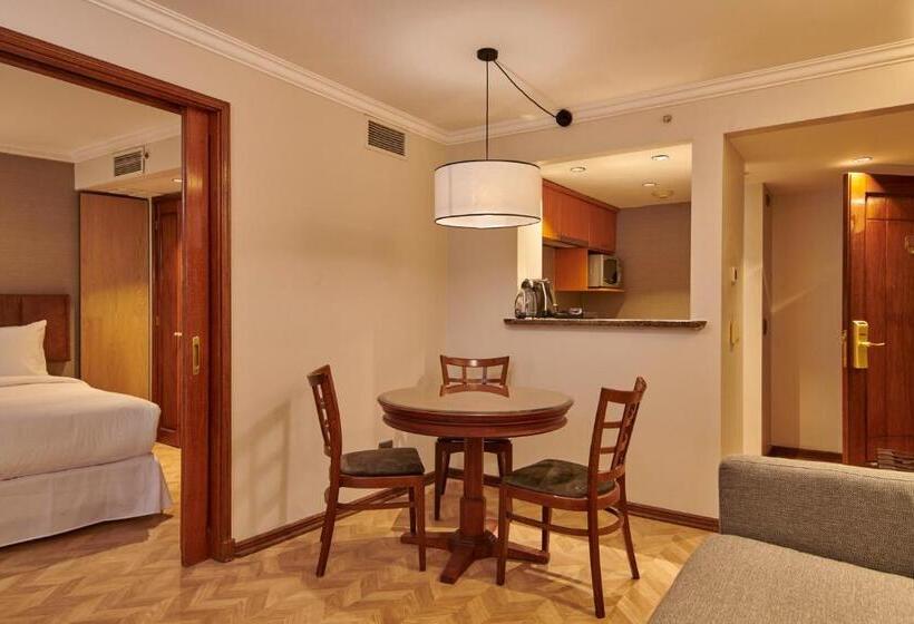 جناح إدارى, Plaza El Bosque Ebro