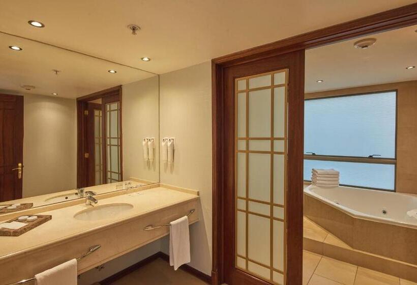 جناح رئاسى, Plaza El Bosque Ebro