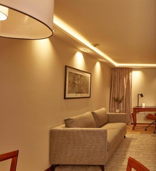 جناح إدارى, Plaza El Bosque Ebro