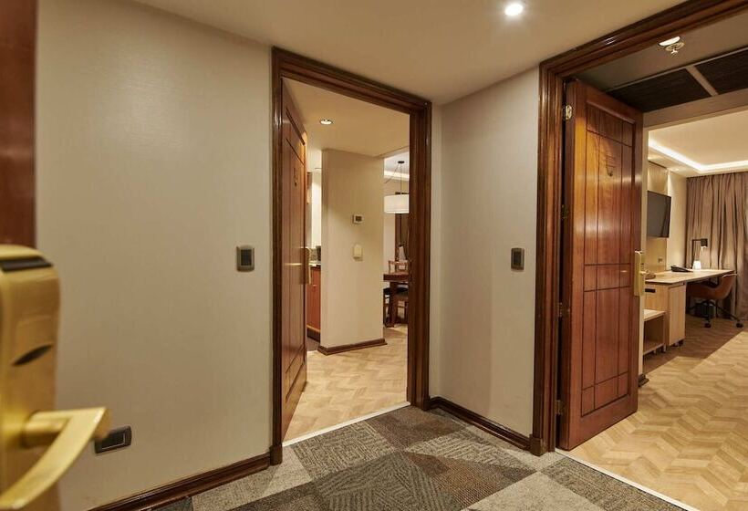 جناح إدارى, Plaza El Bosque Ebro