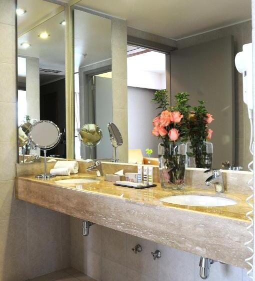 מיטת קינג בסוויטה, Radisson Ciudad Empresarial Santiago