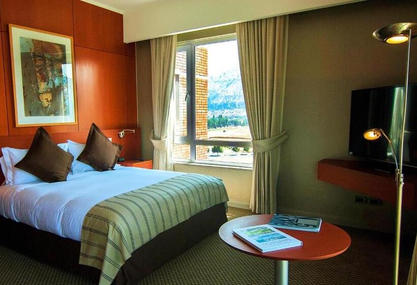 מיטת קינג בסוויטה, Radisson Ciudad Empresarial Santiago