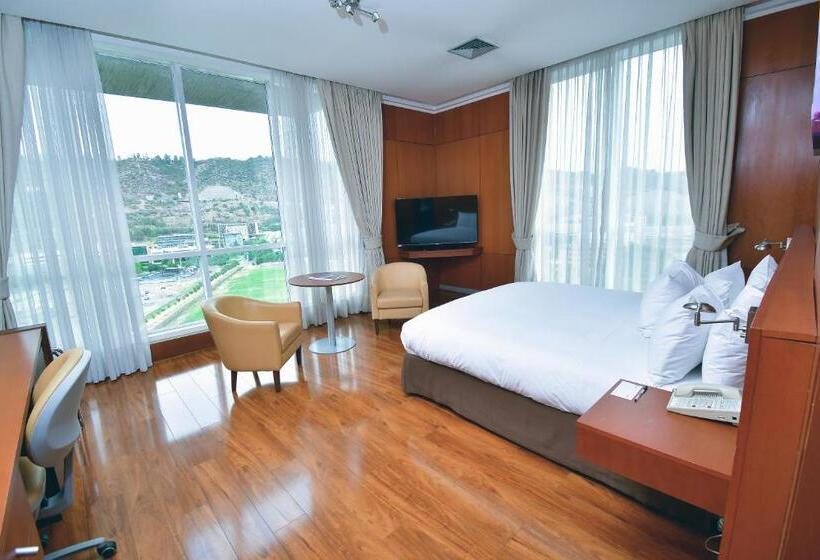 סוויטה נשיאותית, Radisson Ciudad Empresarial Santiago