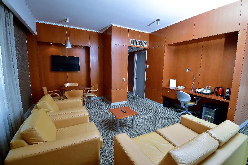 מיטת קינג בסוויטה, Radisson Ciudad Empresarial Santiago