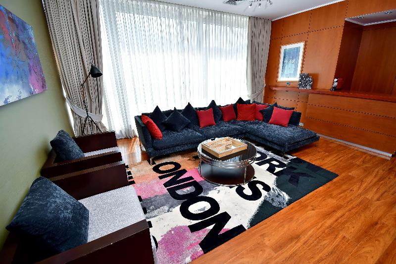 מיטת קינג בסוויטה, Radisson Ciudad Empresarial Santiago