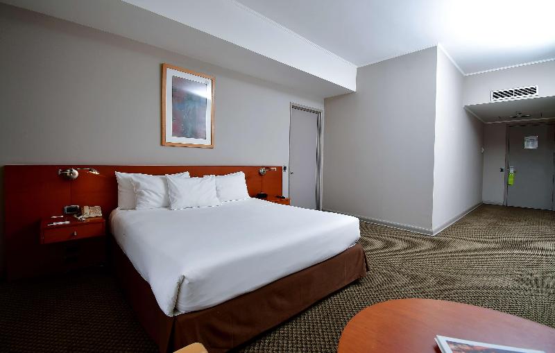 מיטת קינג בסוויטה, Radisson Ciudad Empresarial Santiago