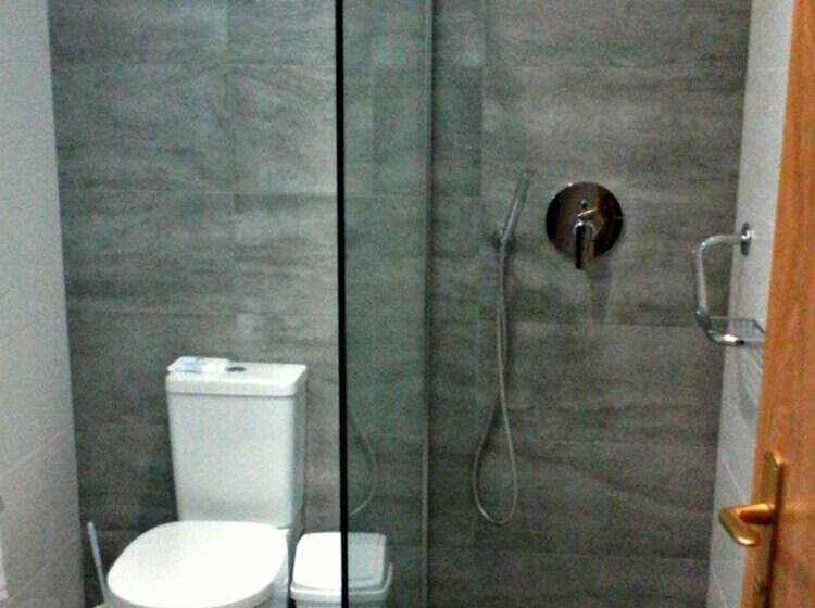 اتاق استاندارد سه نفره, Santana