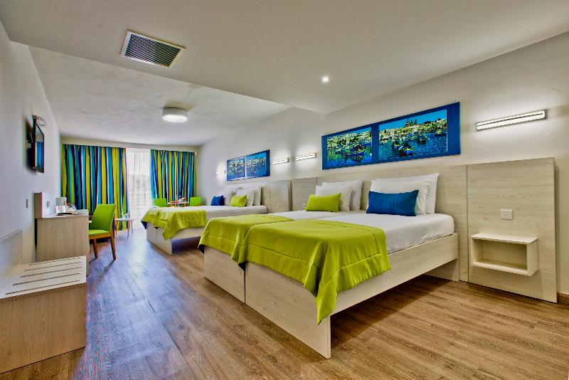 اتاق خانوادگی, Santana