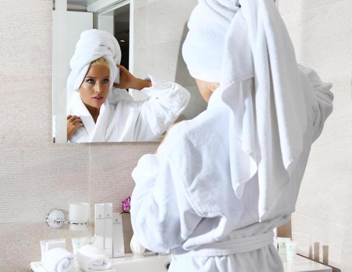 带泳池观景的豪华房, The Palms Beach Hotel And Spa