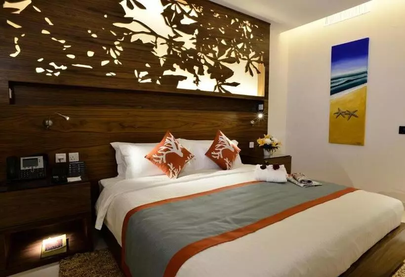 اتاق سوپریور با چشم‌انداز استخر, The Palms Beach Hotel And Spa