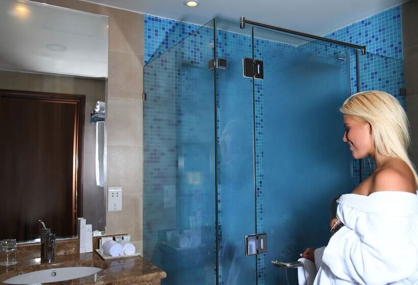 带泳池观景的豪华房, The Palms Beach Hotel And Spa