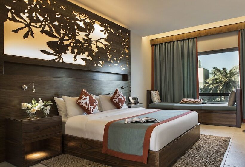 带泳池观景的豪华房, The Palms Beach Hotel And Spa