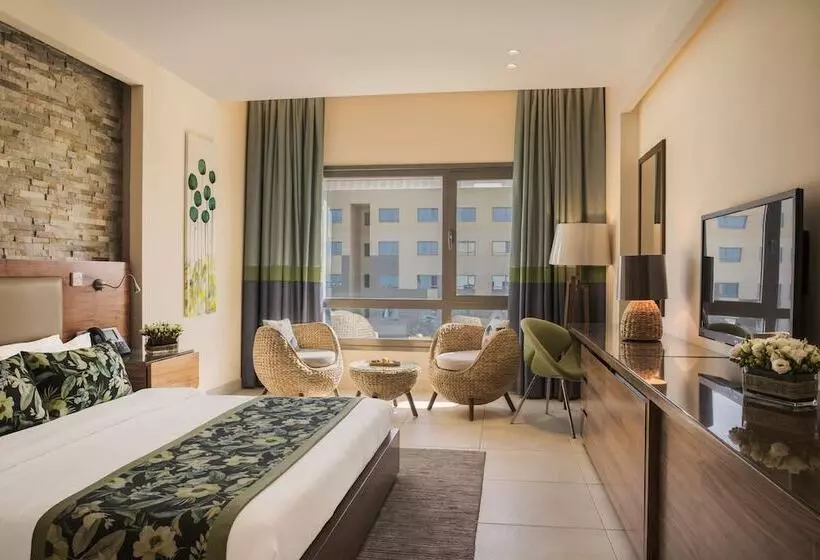 اتاق سوپریور با چشم‌انداز استخر, The Palms Beach Hotel And Spa