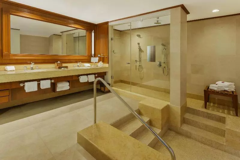 Suite King Bed