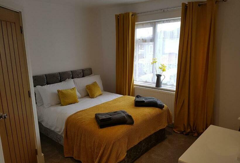 Номер Deluxe, Rosie Flanagan's