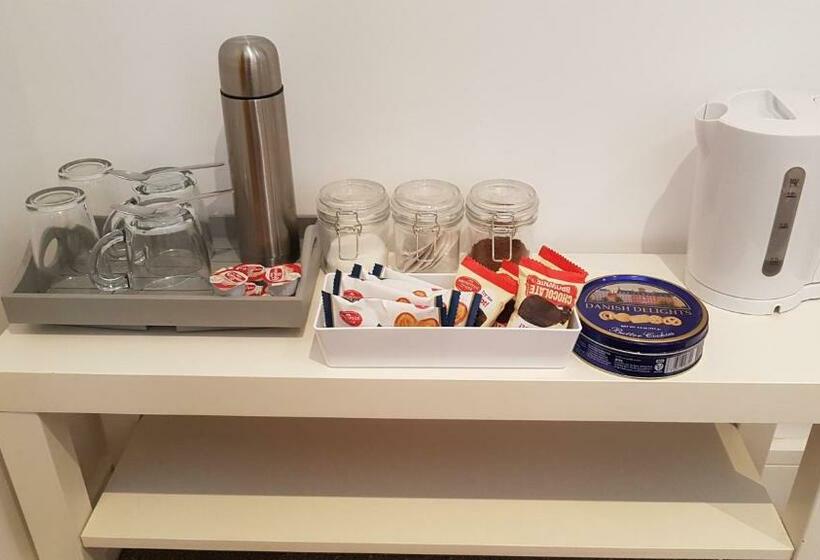 Quarto Deluxe, Rosie Flanagan's